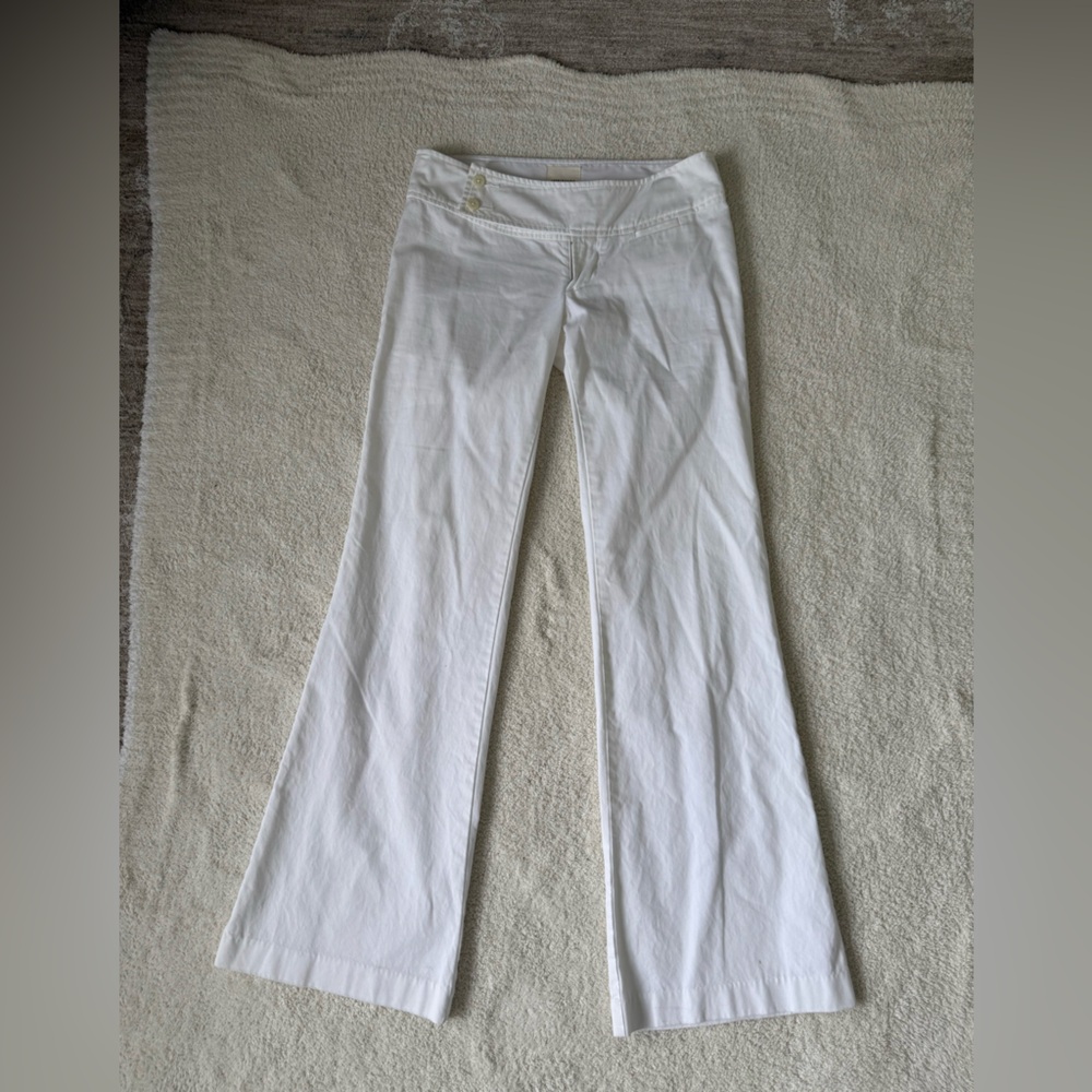 Abercrombie and Fitch white size 2 low waisted flare jeans